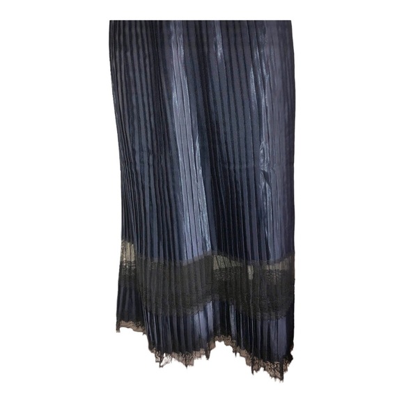 Beautiful pleated navy blue & black lace peek a boo satin effect goth skirt sz L - Picture 16 of 16